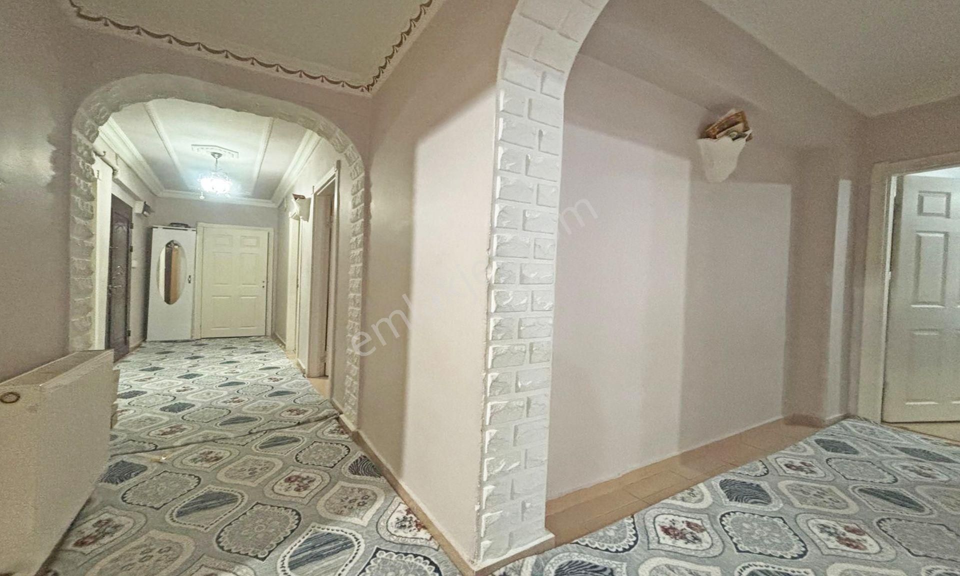 Bulvar'dan Orta Katta Geniş Merkezi Konumda Ful Yapılı 3+1 Daire - Görsel 12