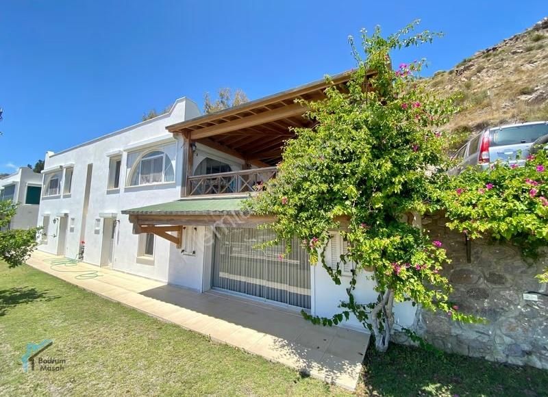 Turgutreis'te Bahçe İçinde Deniz Manzaralı Tam Müstakil Villa