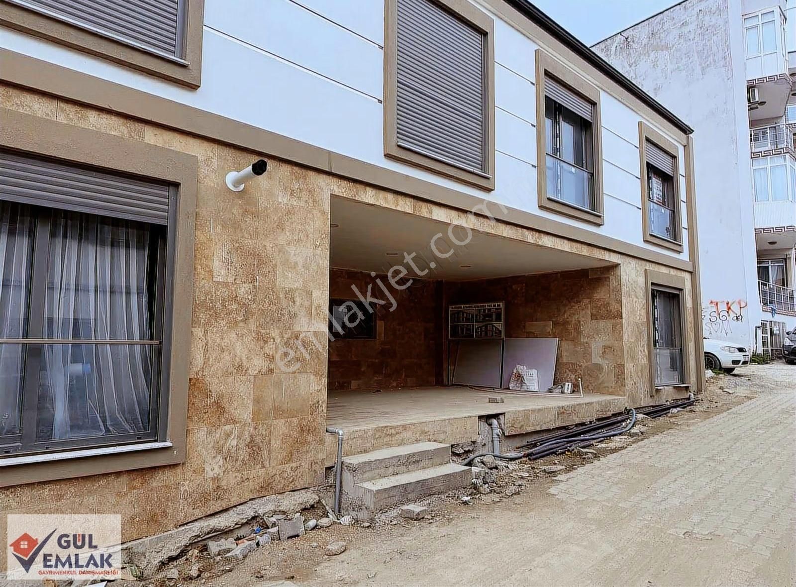 Çarşının Merkezinde 1+1 Kapalı Mutfaklı Lüks Daire - Görsel 2