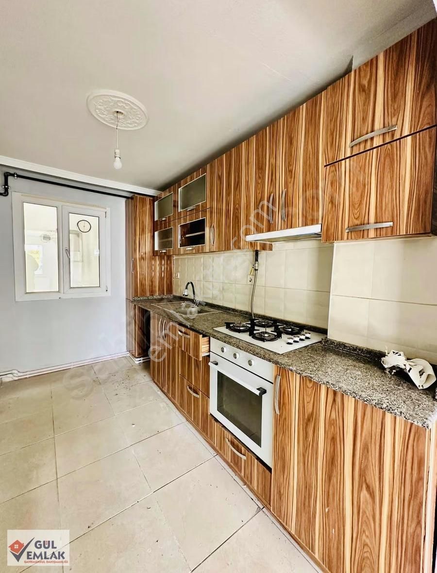 Seferihisar Merkezde Cadde Üzeri Konut-işyeri Olarak Kiralık 3+1 - Görsel 5