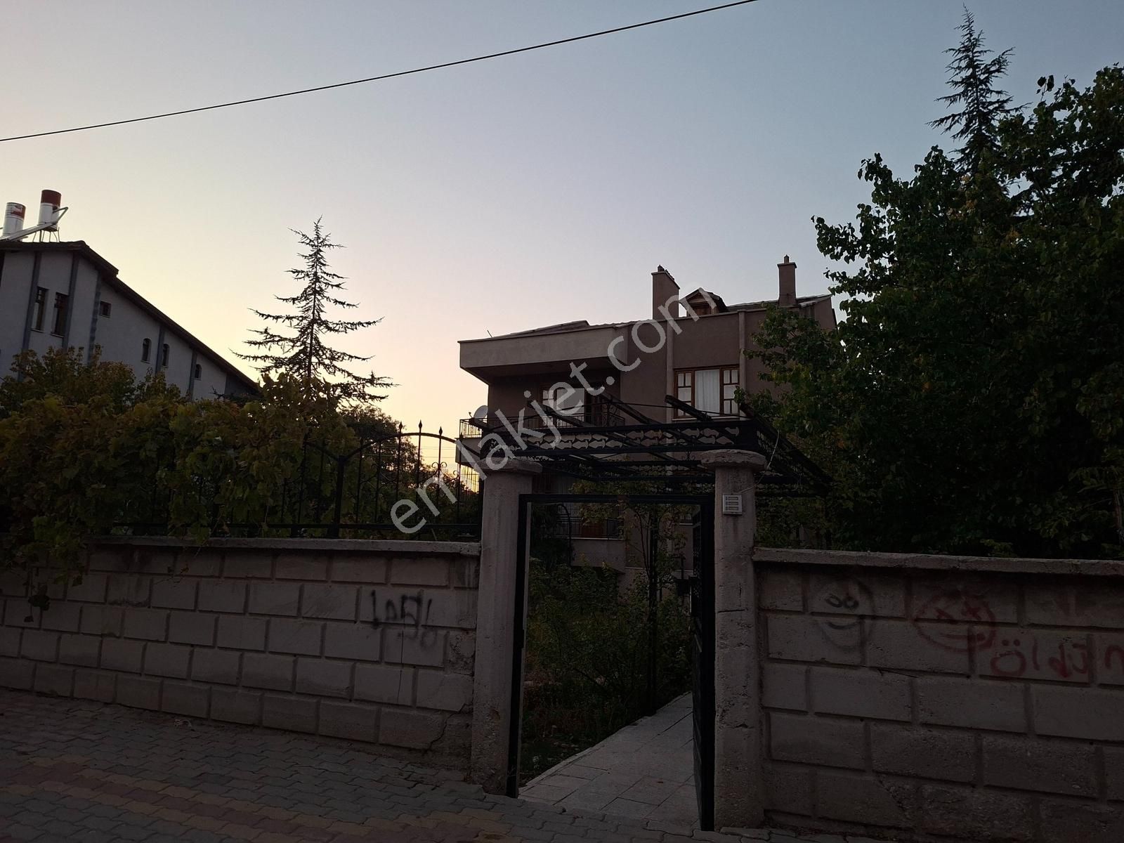 Hüsamettin Çelebi Kanal Boyu 982 M2 Arsa İçerisinde Müstakil Ev - Görsel 2