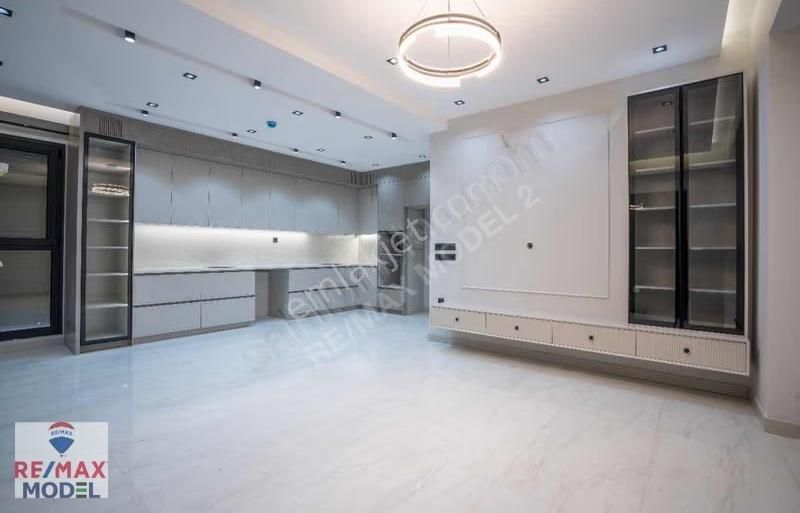 Remax Model'den Yenişafak'ta 3,5+1 Kiralık Lüks Daire