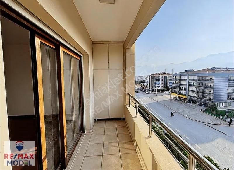 Remax Model Den Gölkent Sitesinde 4+1 Geniş Satılık Daire - Görsel 13