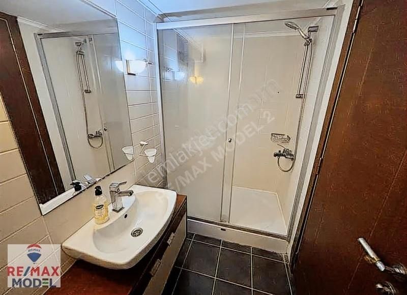 Remax Model Den Gölkent Sitesinde 4+1 Geniş Satılık Daire - Görsel 10