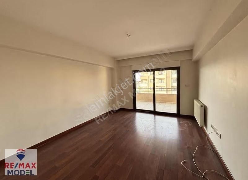 Remax Model Den Gölkent Sitesinde 4+1 Geniş Satılık Daire - Görsel 26