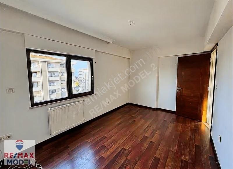 Remax Model Den Gölkent Sitesinde 4+1 Geniş Satılık Daire - Görsel 17