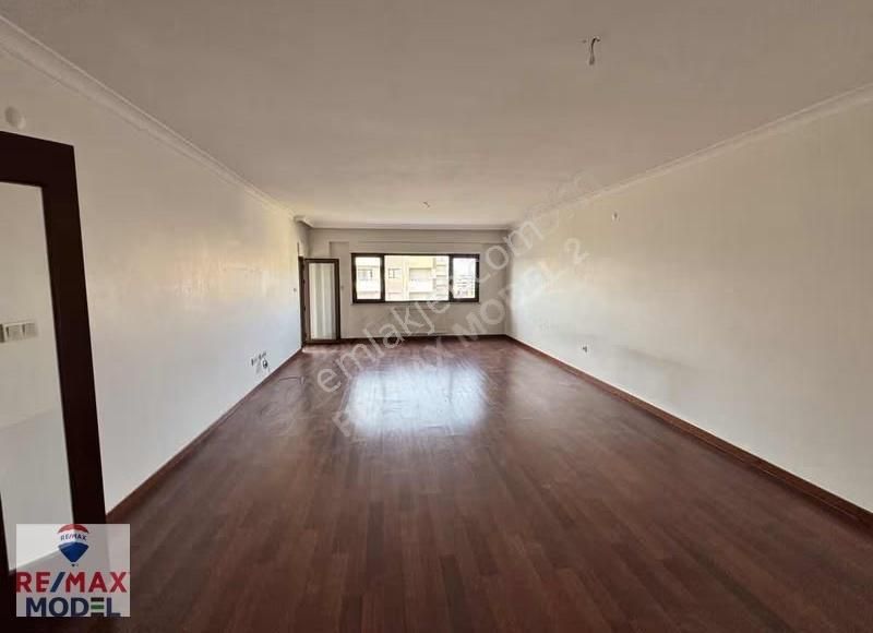 Remax Model Den Gölkent Sitesinde 4+1 Geniş Satılık Daire - Görsel 20