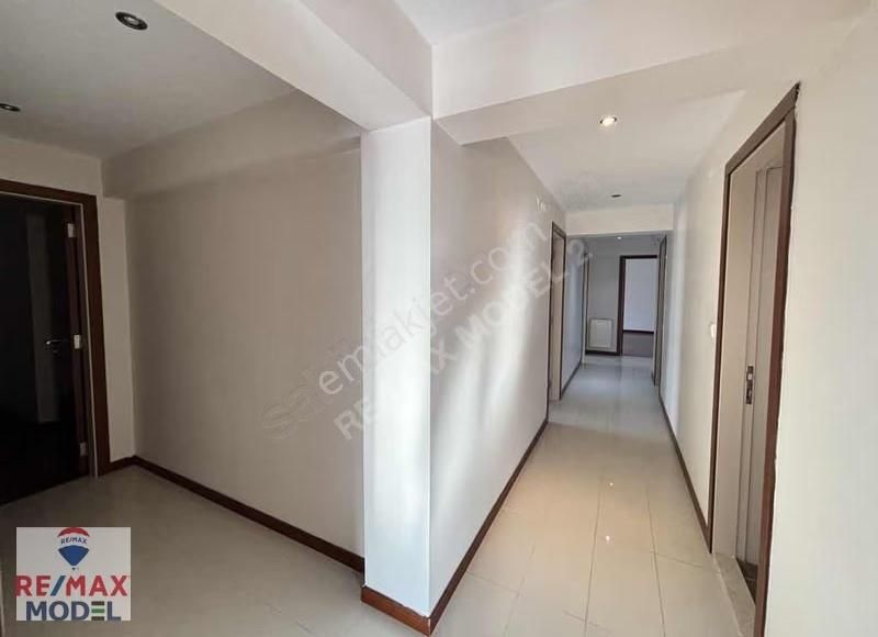 Remax Model Den Gölkent Sitesinde 4+1 Geniş Satılık Daire - Görsel 14