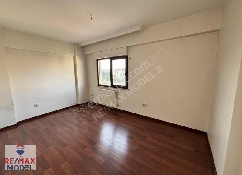 Remax Model Den Gölkent Sitesinde 4+1 Geniş Satılık Daire - Görsel 12