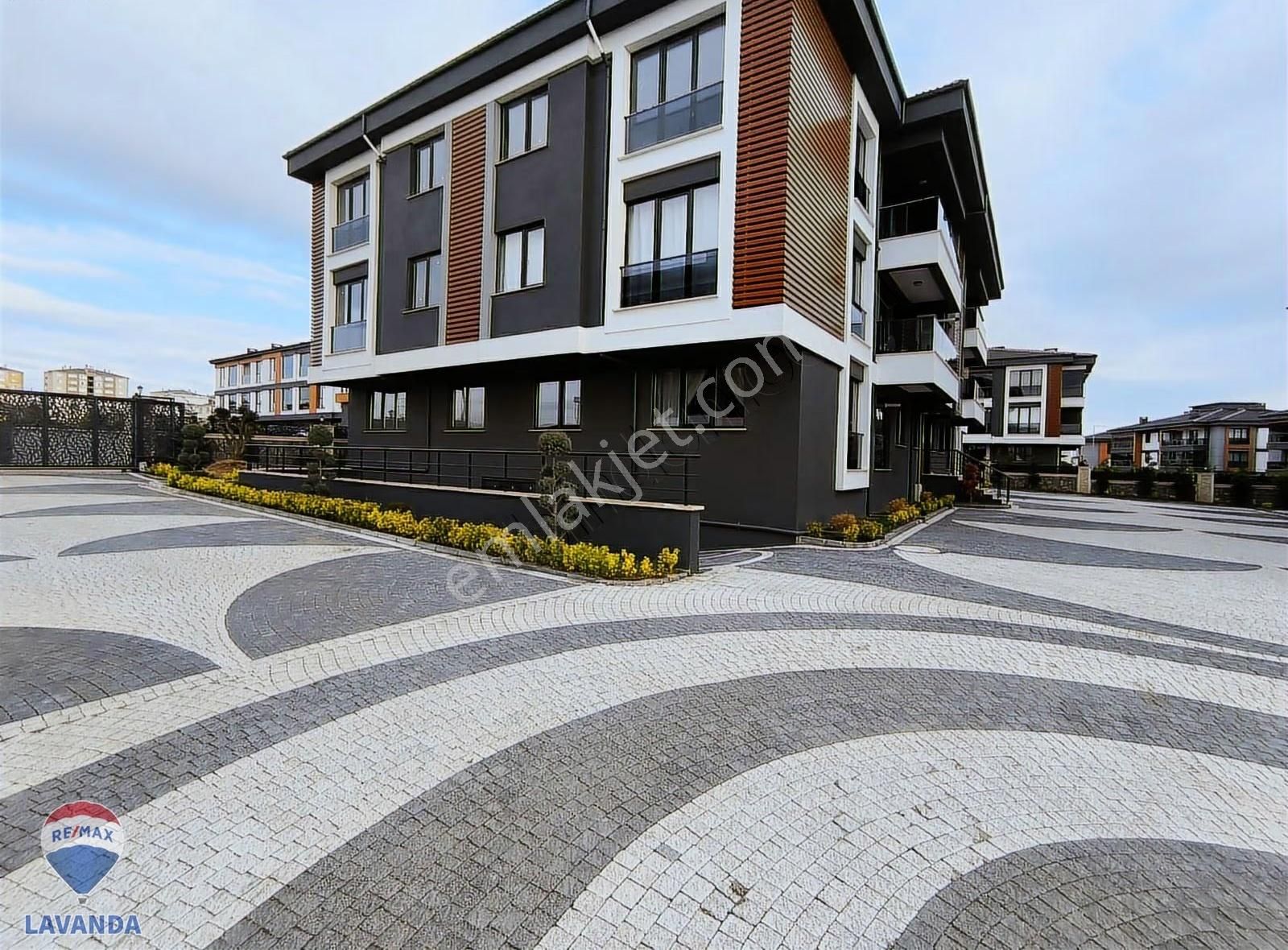 Re/max Lavanda'dan Kervancı Koru 2'de Satılık Harika 3+1 Daire