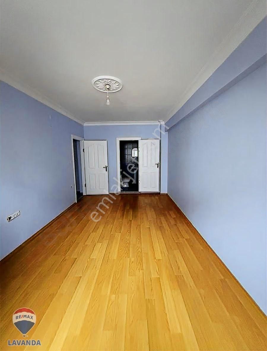 Remax Lavandadan Muhittin Mah.unilever Okulu Yakını Kiralık 3+1 - Görsel 2