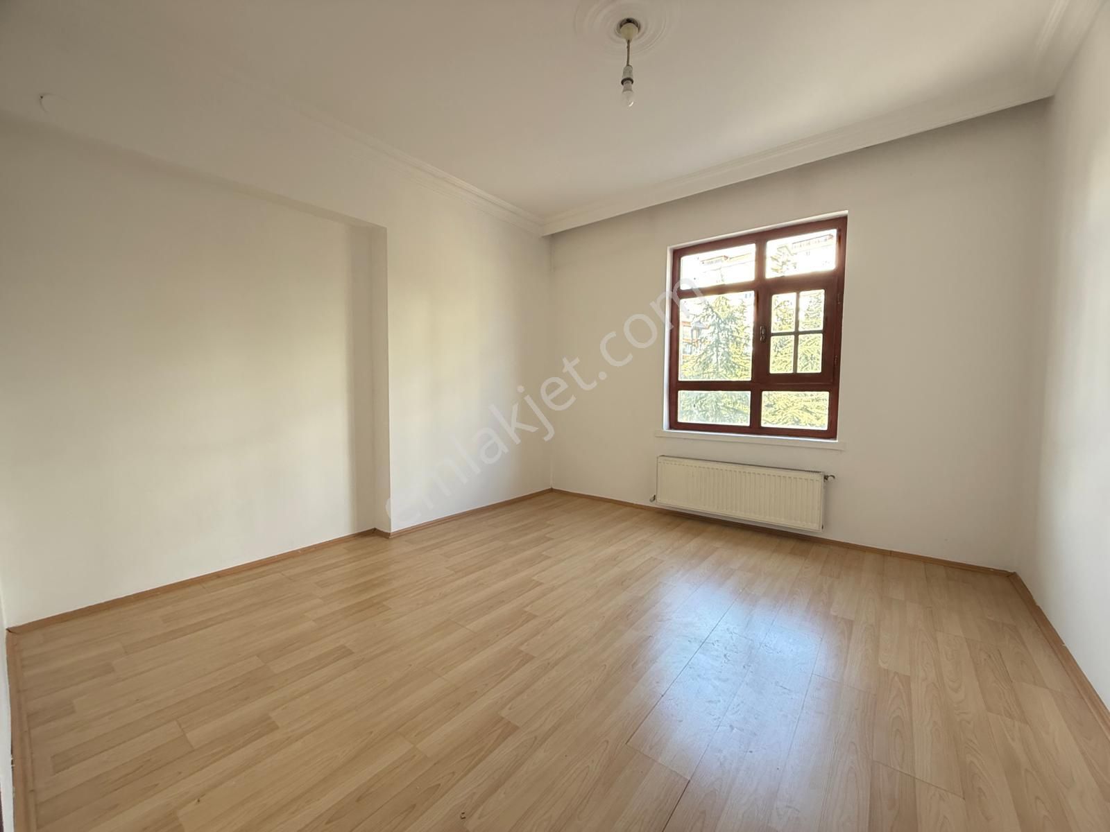 İncirli Barışyolu Caddesi'nde Ara Katta Geniş Çift Balkon 3+1 Daire - Görsel 10