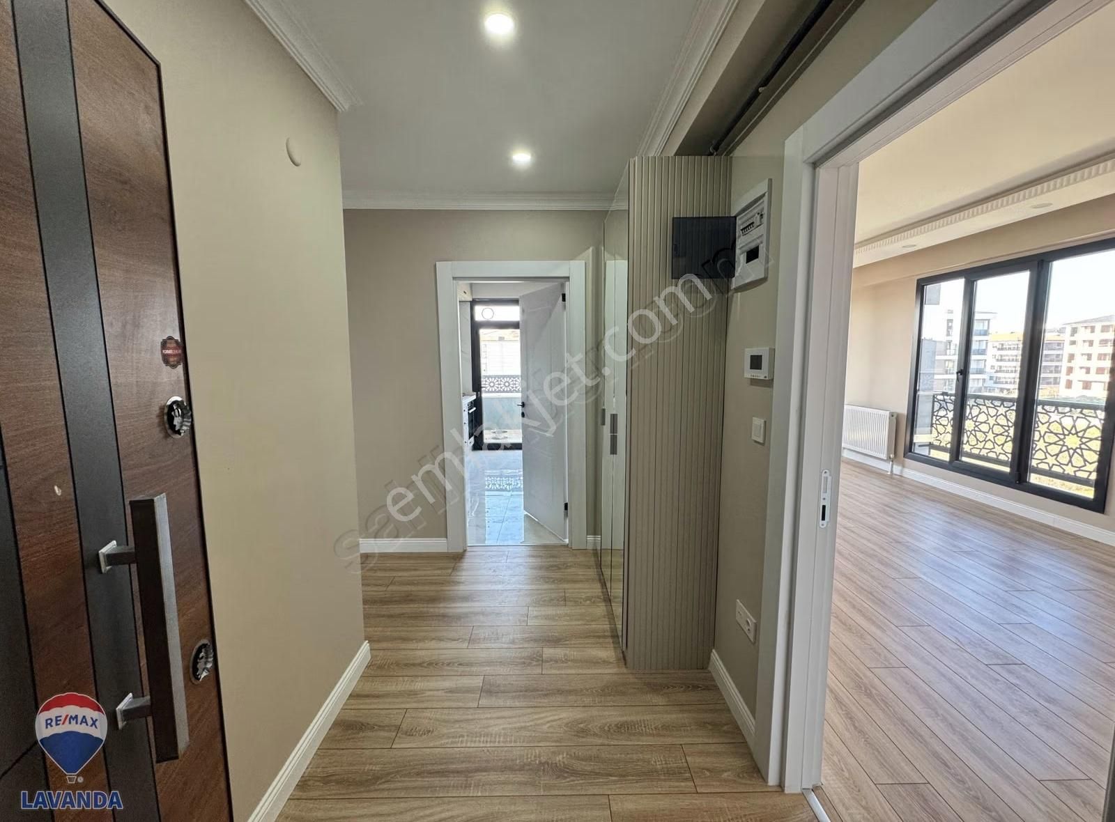 Çiftlikönünde Denize Yakın Havuzlu Sitede Arakat Daire - Görsel 18