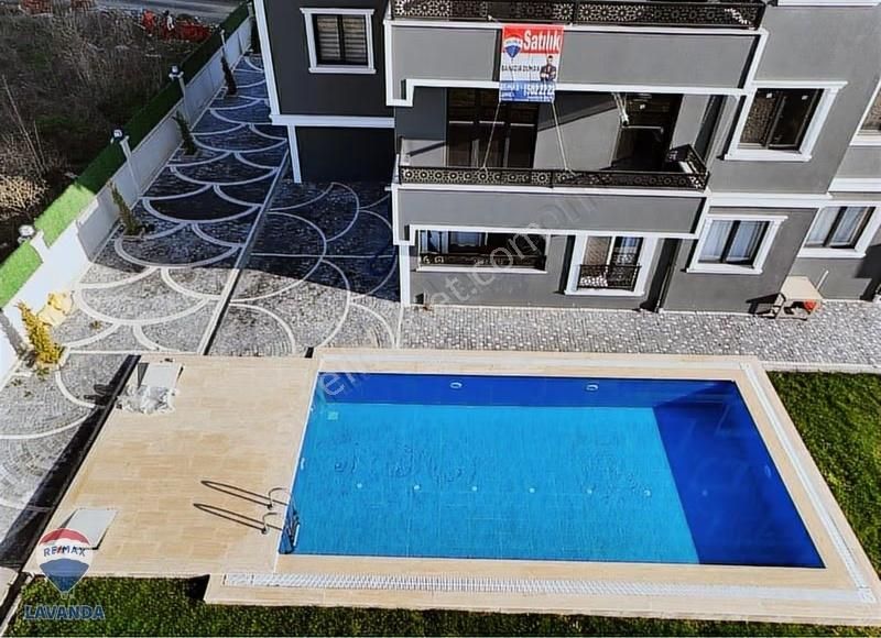 Çiftlikönünde Denize Yakın Havuzlu Sitede Arakat Daire - Görsel 17