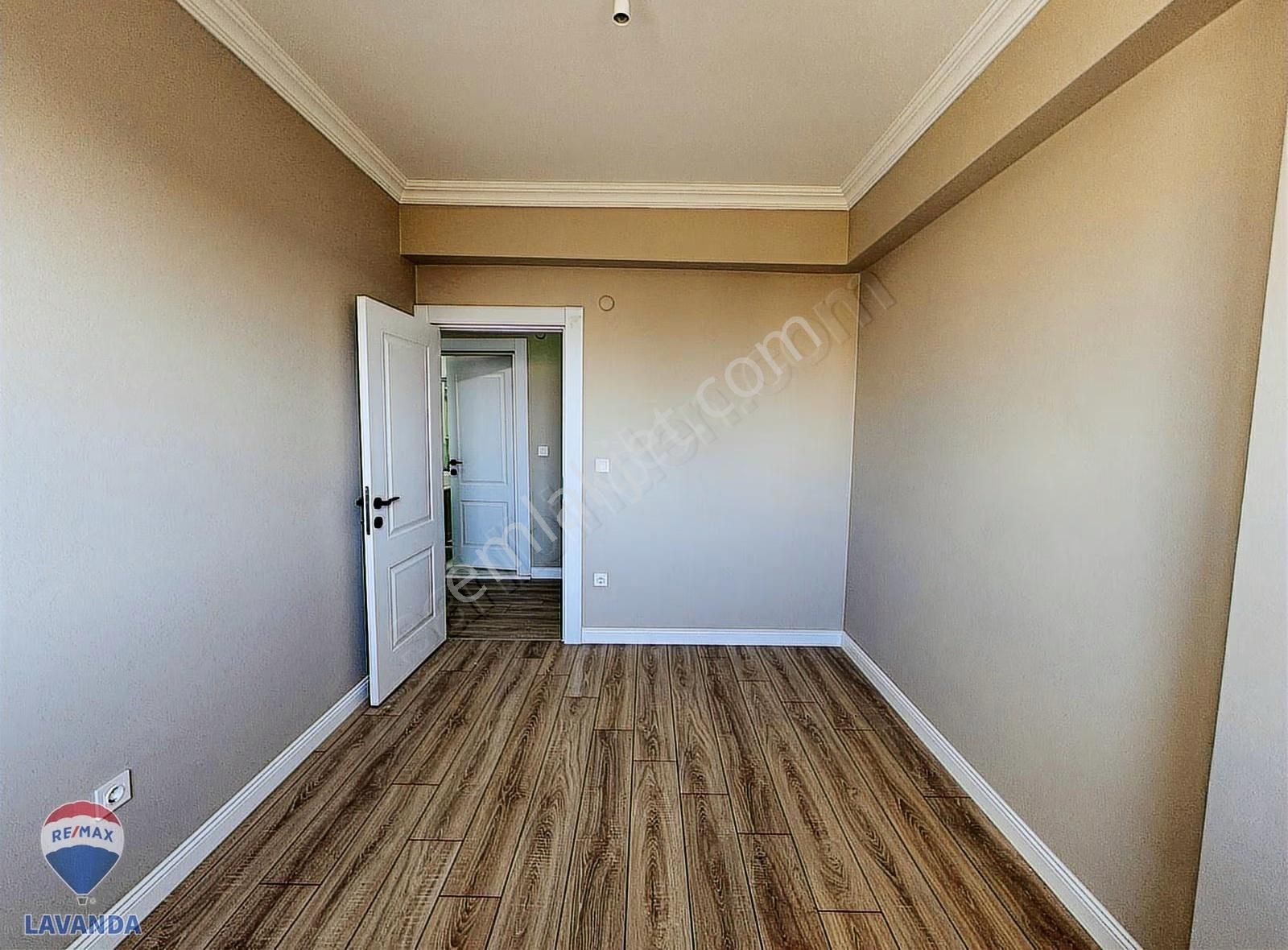 Çiftlikönünde Denize Yakın Havuzlu Sitede Arakat Daire - Görsel 7