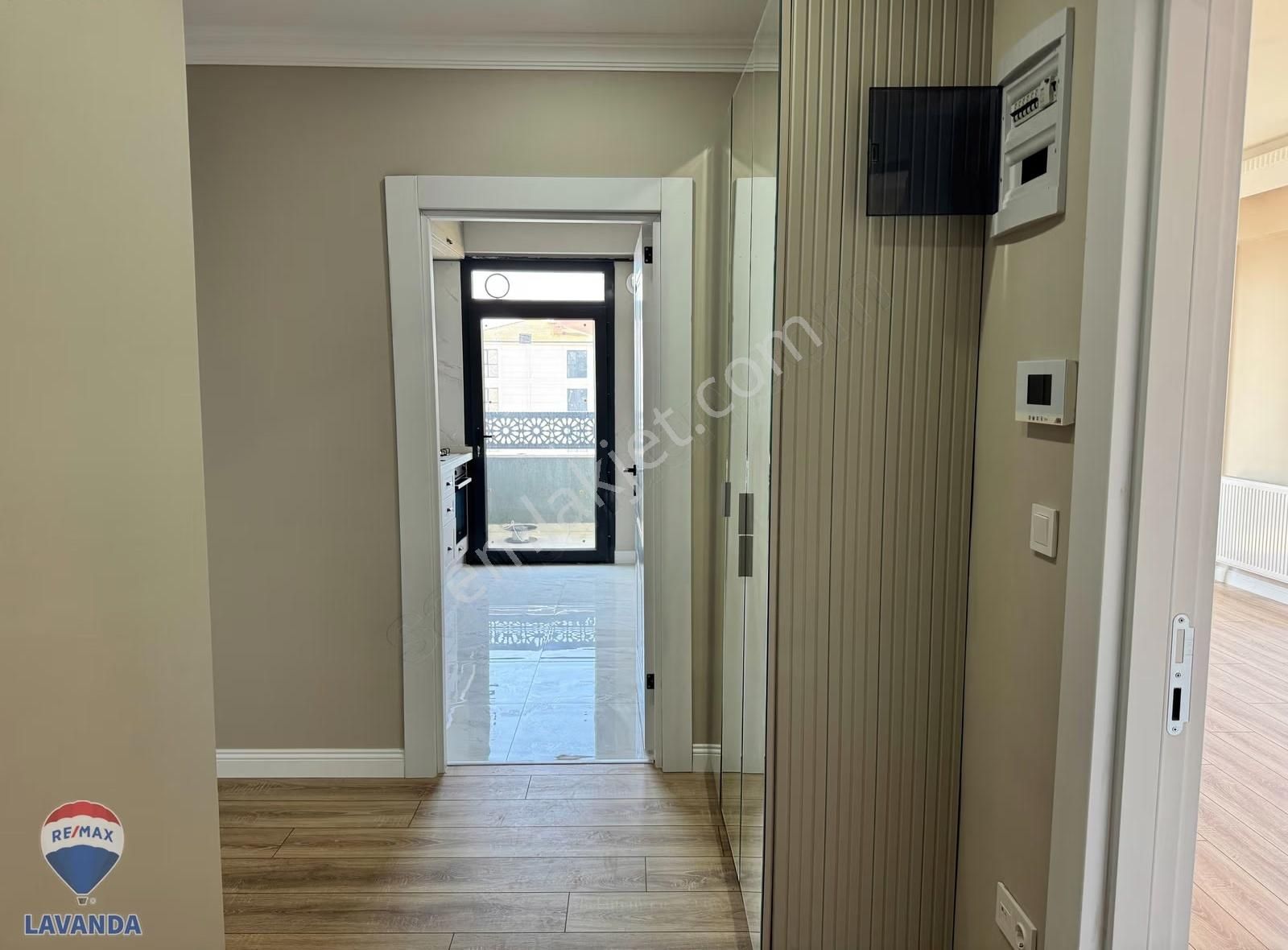 Çiftlikönünde Denize Yakın Havuzlu Sitede Arakat Daire - Görsel 16