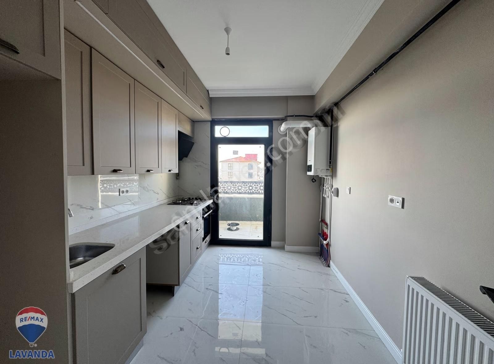 Çiftlikönünde Denize Yakın Havuzlu Sitede Arakat Daire - Görsel 12