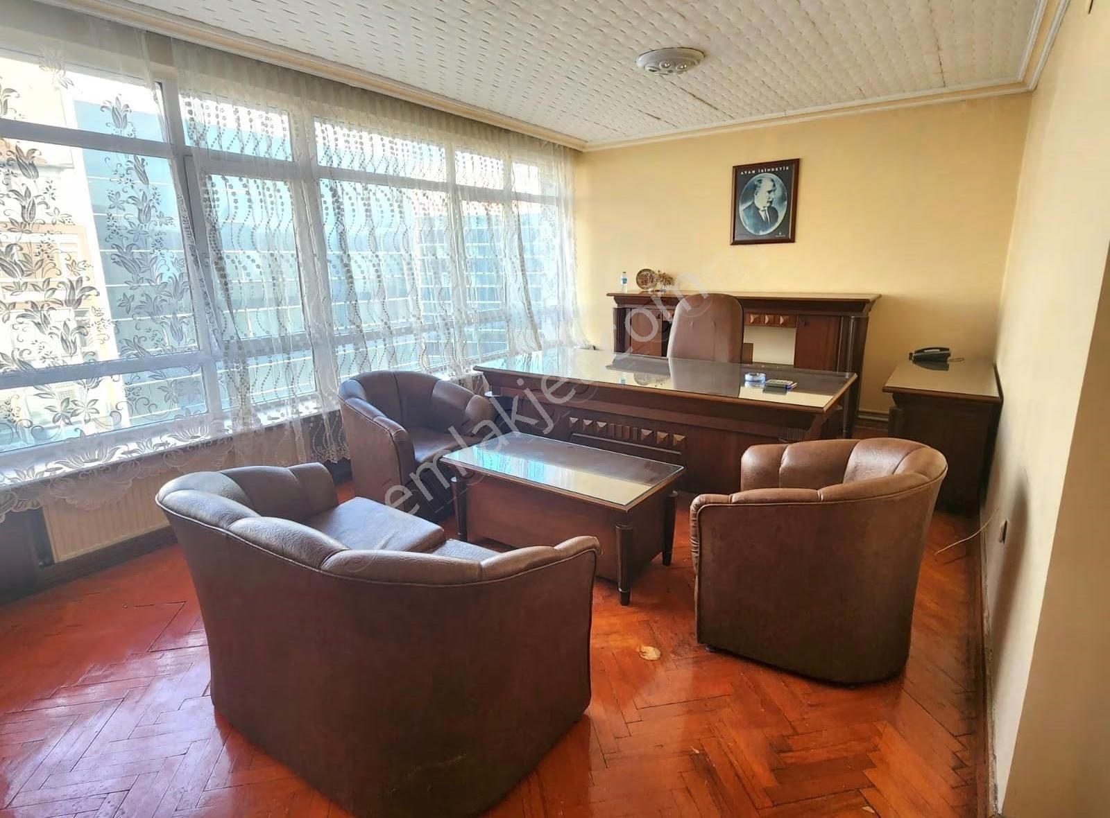 Maltepe Gmk. Bulvarı'nda Ön Cephe 3+1 Kiralık Ofis