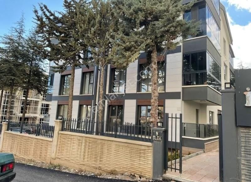 Prestijli İncek Taşpınarda 2+1 Satılık Daire 70 M²