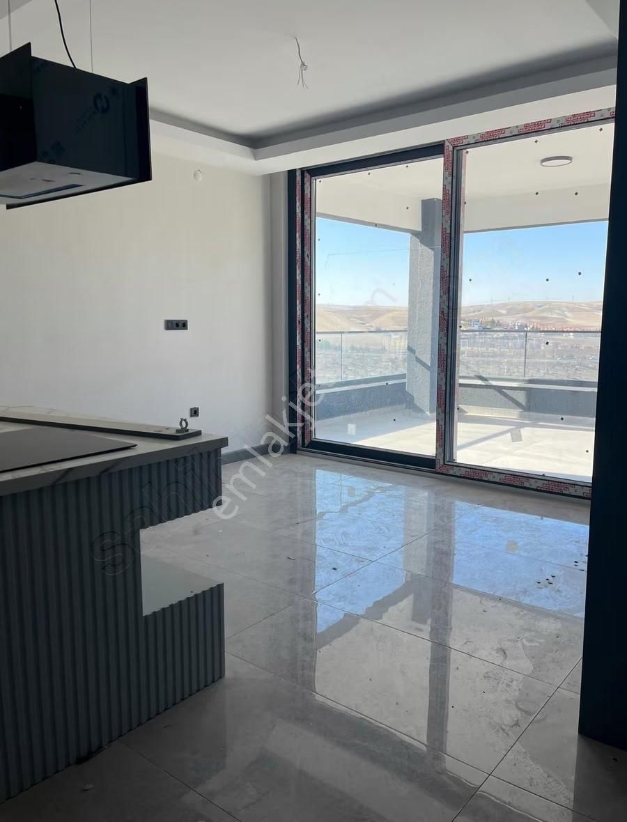 Alacaatlı Yaşamkent'te 5+1 Kiralık Sıfır Lüks Daire - Görsel 12