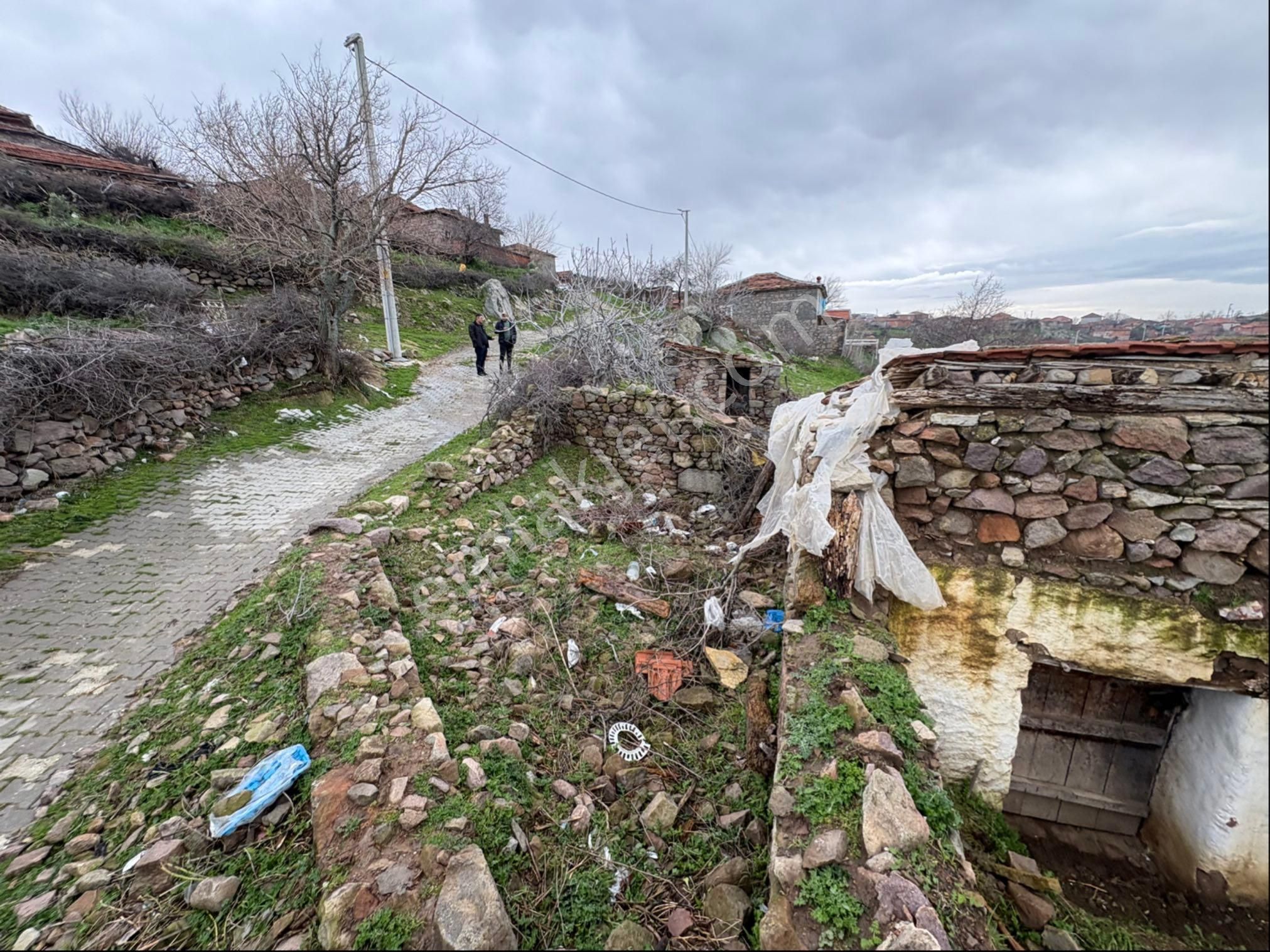 Durmuşlar Mahallesi’nde Satılık Müstakil Taş Ev