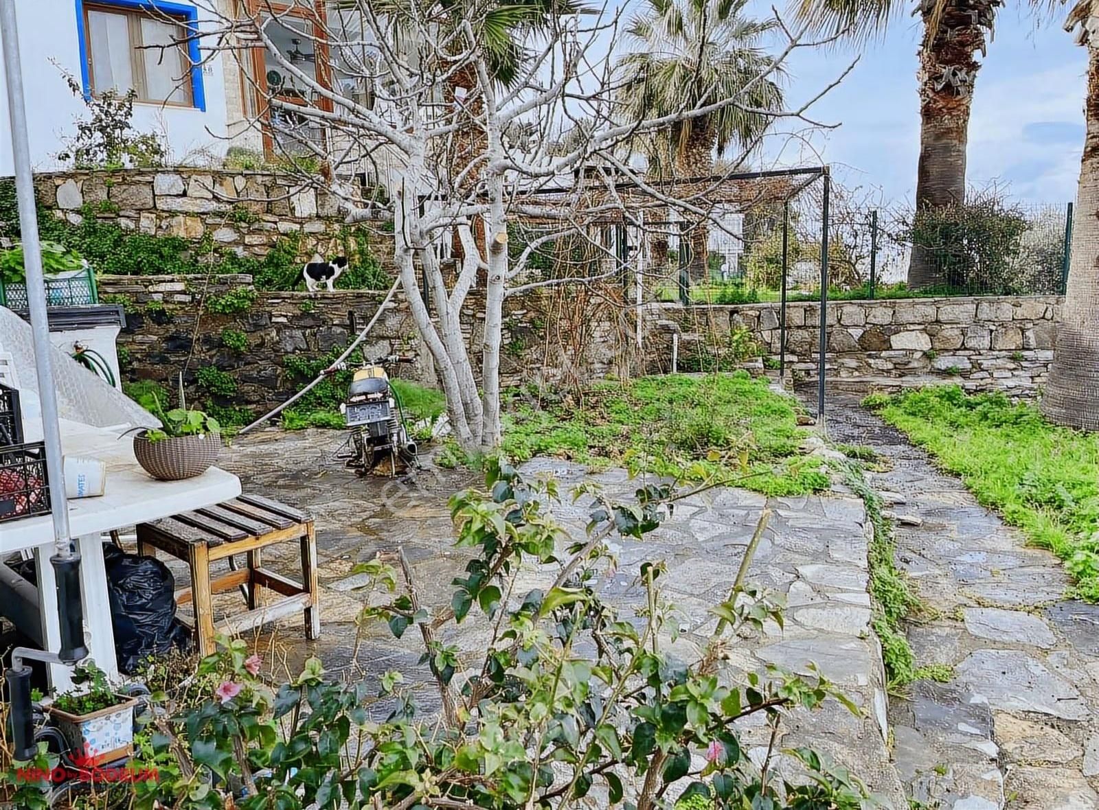 Gümsan Sitesinde Buyuk Bahçeli Manzaralı Özel Plajli Villa - Görsel 18