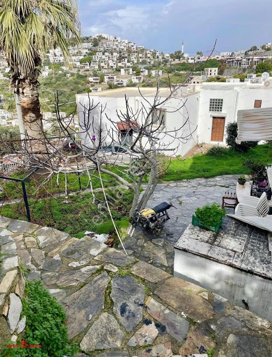 Gümsan Sitesinde Buyuk Bahçeli Manzaralı Özel Plajli Villa - Görsel 17