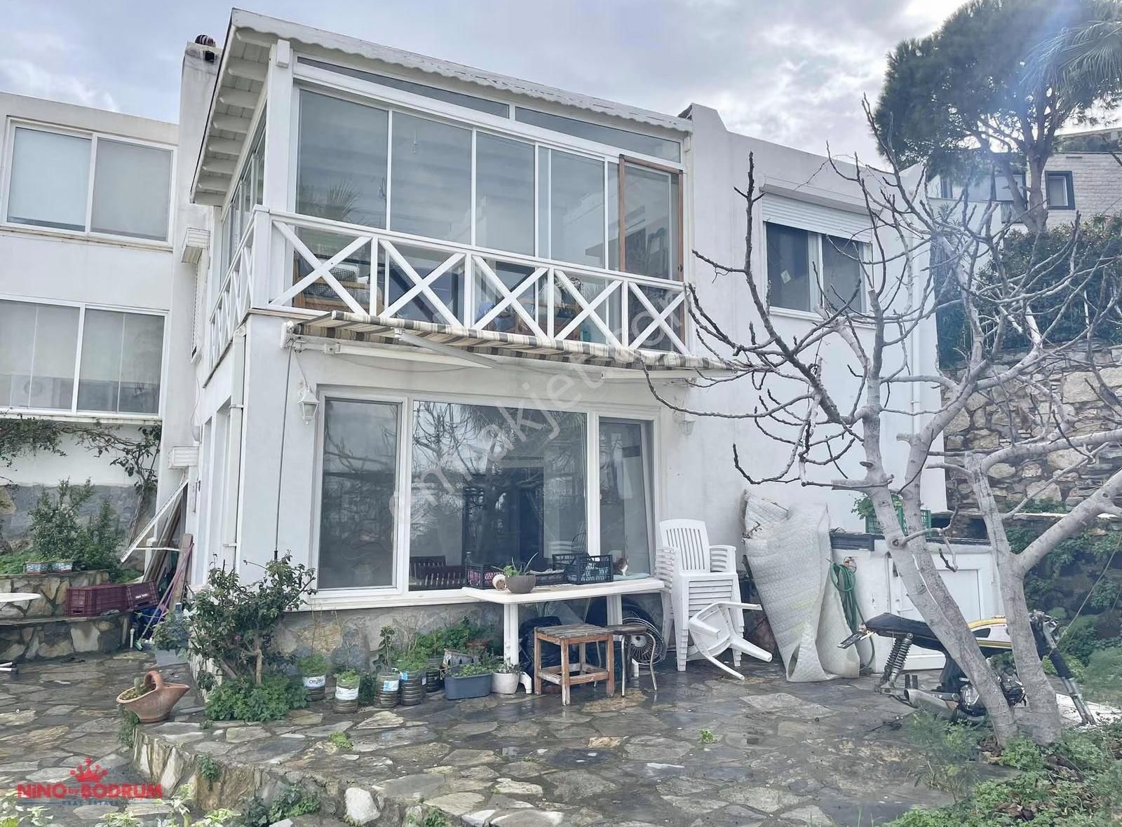 Gümsan Sitesinde Buyuk Bahçeli Manzaralı Özel Plajli Villa - Görsel 32