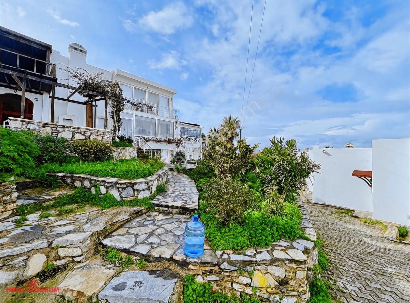 Gümsan Sitesinde Buyuk Bahçeli Manzaralı Özel Plajli Villa - Görsel 3