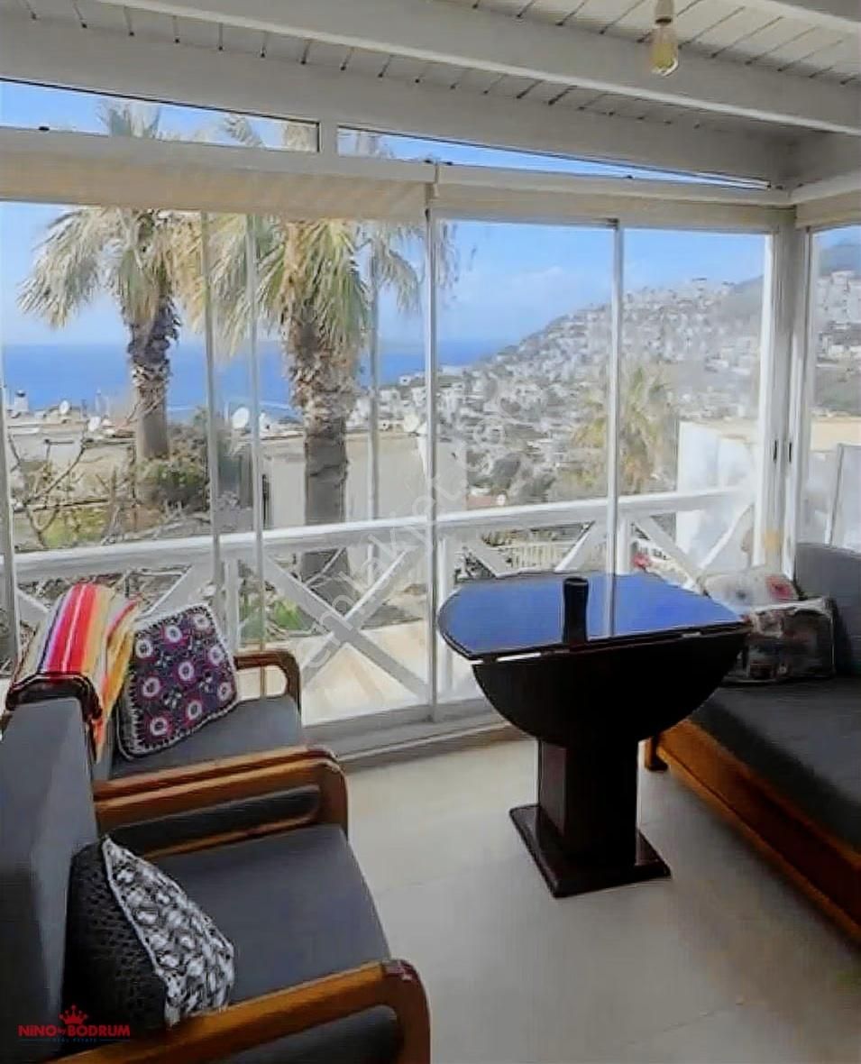 Gümsan Sitesinde Buyuk Bahçeli Manzaralı Özel Plajli Villa - Görsel 8