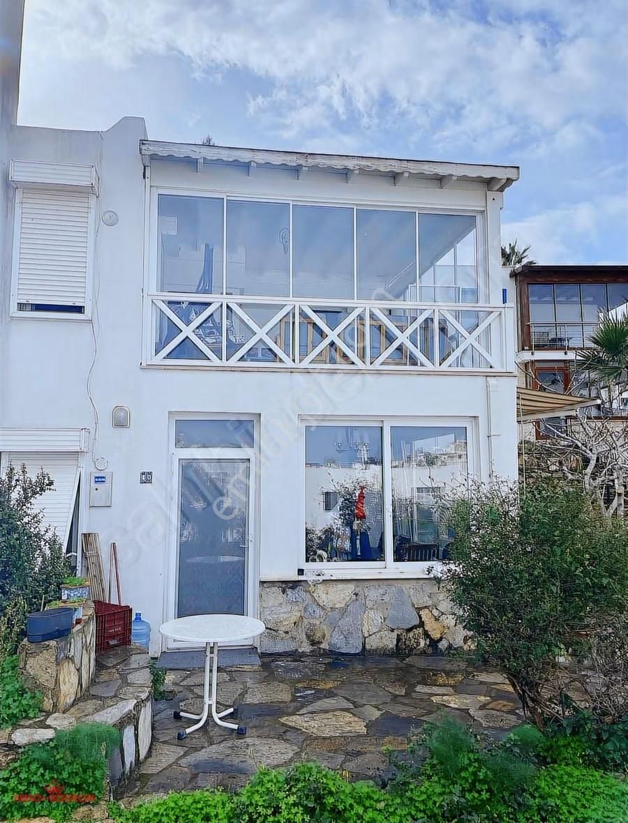 Gümsan Sitesinde Buyuk Bahçeli Manzaralı Özel Plajli Villa - Görsel 14