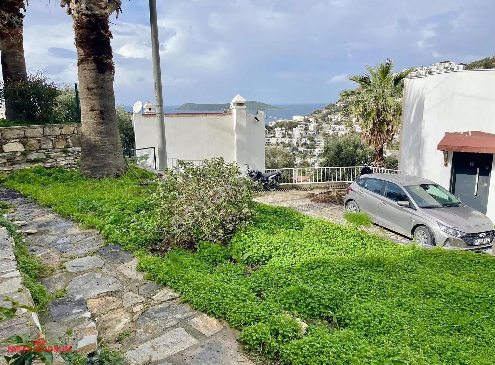 Gümsan Sitesinde Buyuk Bahçeli Manzaralı Özel Plajli Villa - Görsel 26