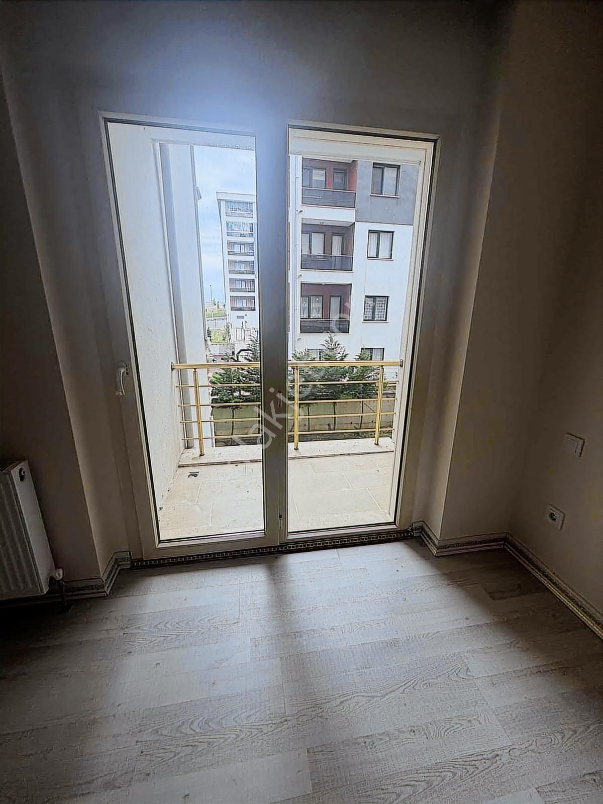 Silivri Yorulmaz Sarayları Sitesinde Büyük Salonlu 2+1 Daire - Görsel 2