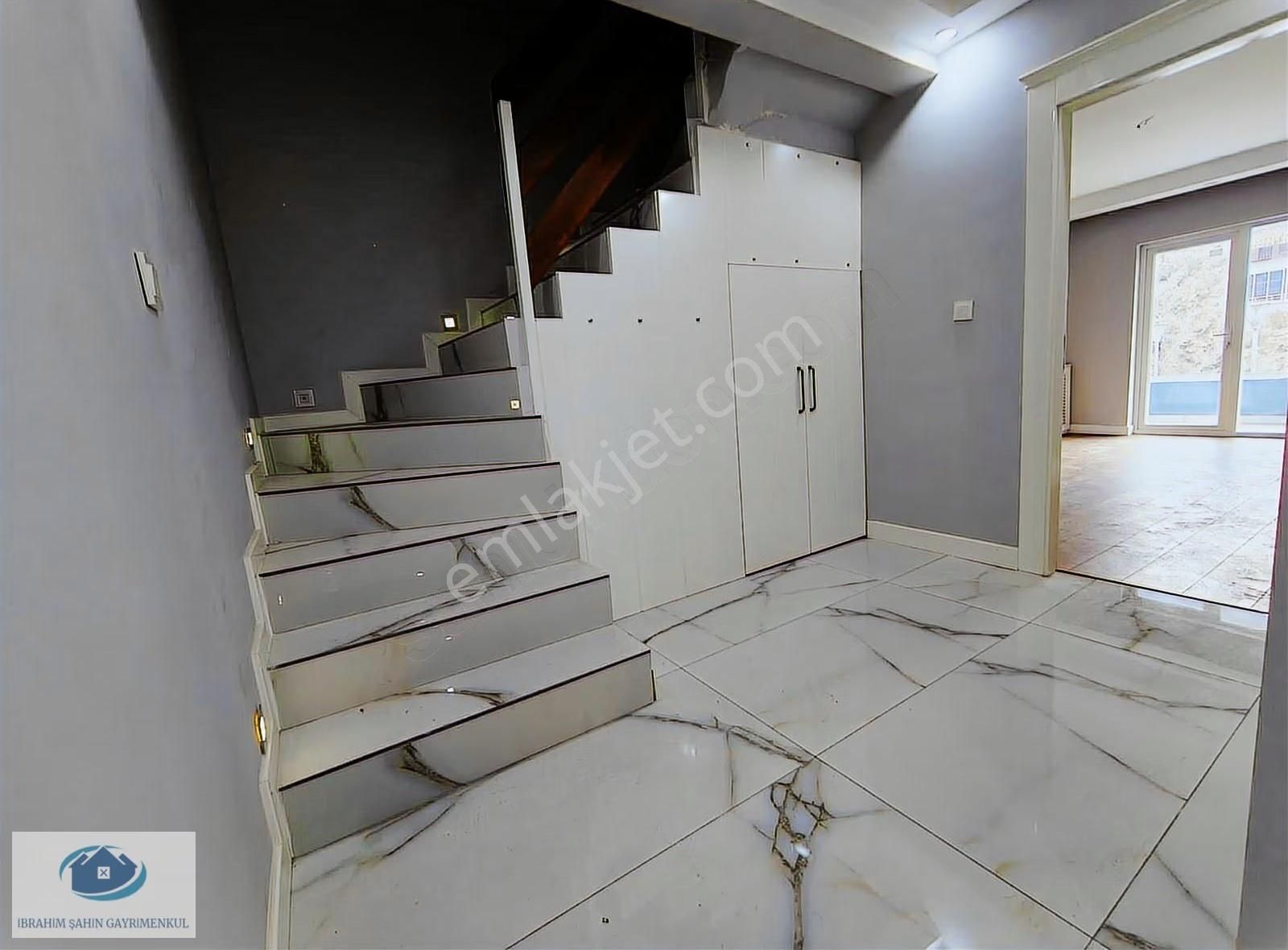Ankara Etimesgut İstasyon Mah Satılık5+1 Full+ Full Yapılı Teras - Görsel 4