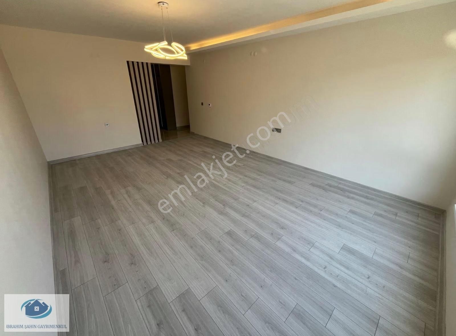 Ankara Etimesgut İstasyon Mah Satılık5+1 Full+ Full Yapılı Teras - Görsel 2