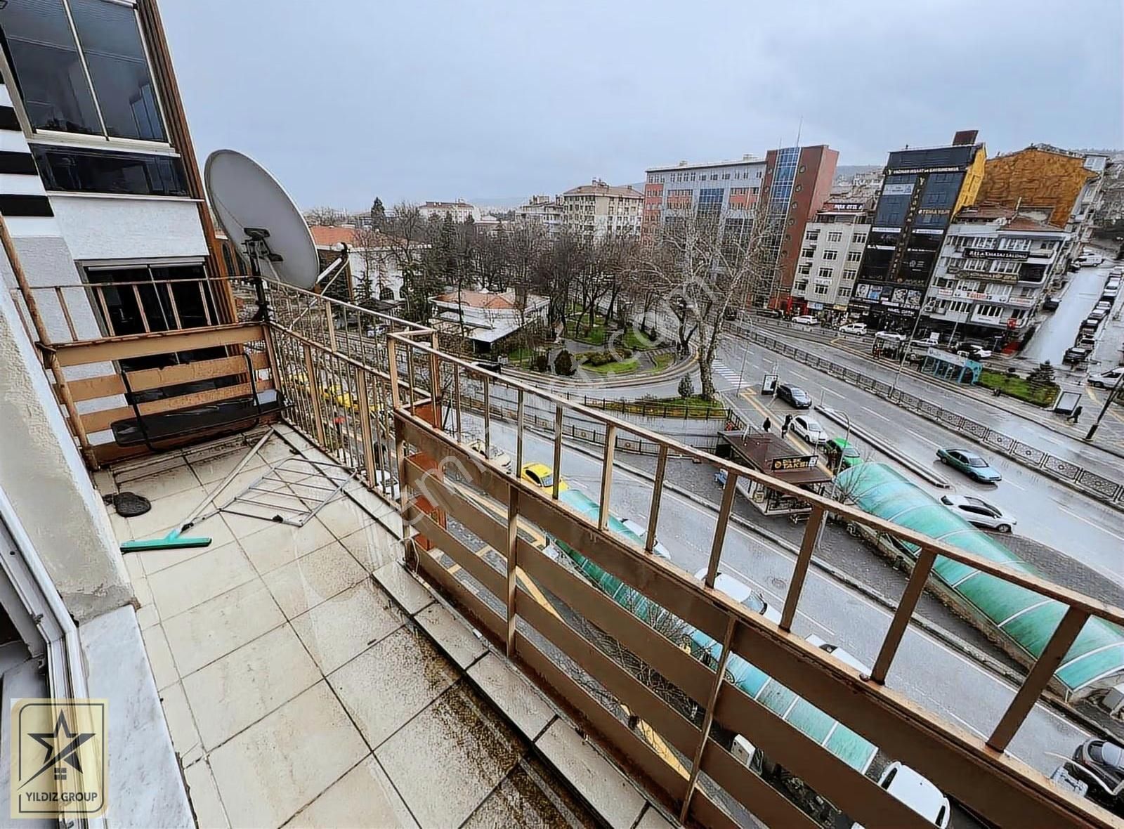 Şehir Merkezinde 2+1 Kiralık Geniş Daire - Görsel 12