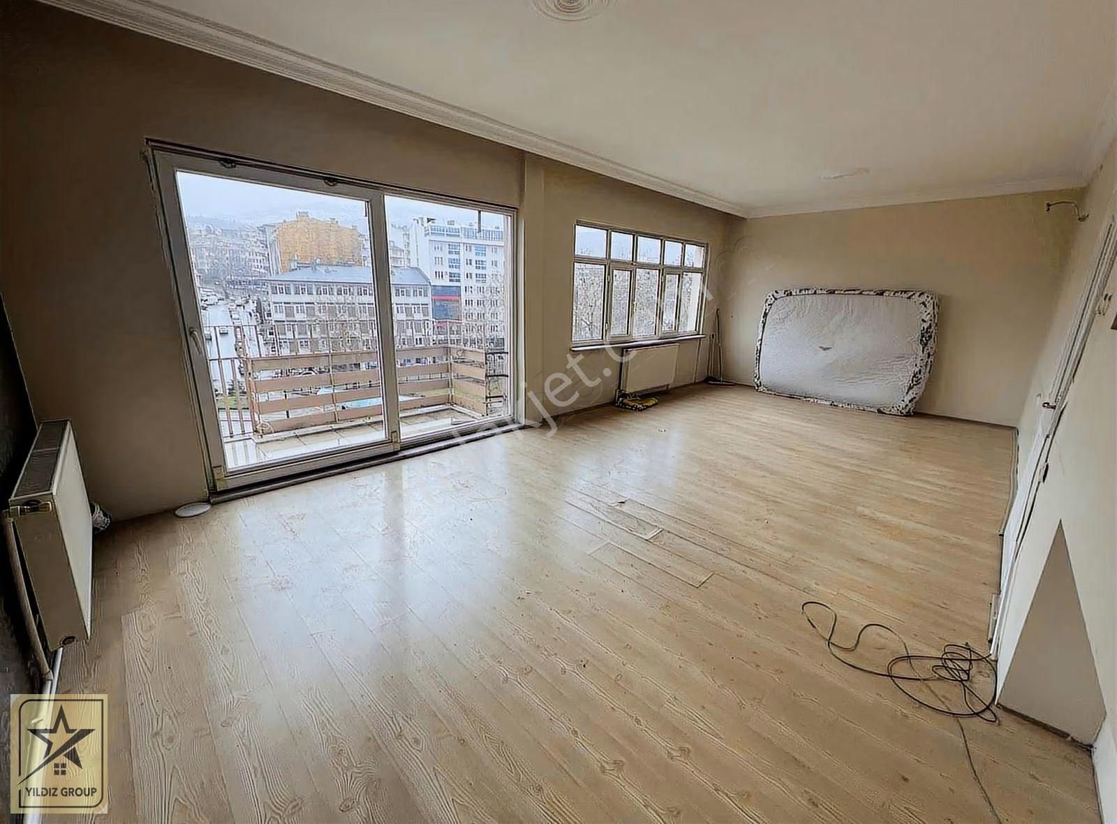 Şehir Merkezinde 2+1 Kiralık Geniş Daire - Görsel 10