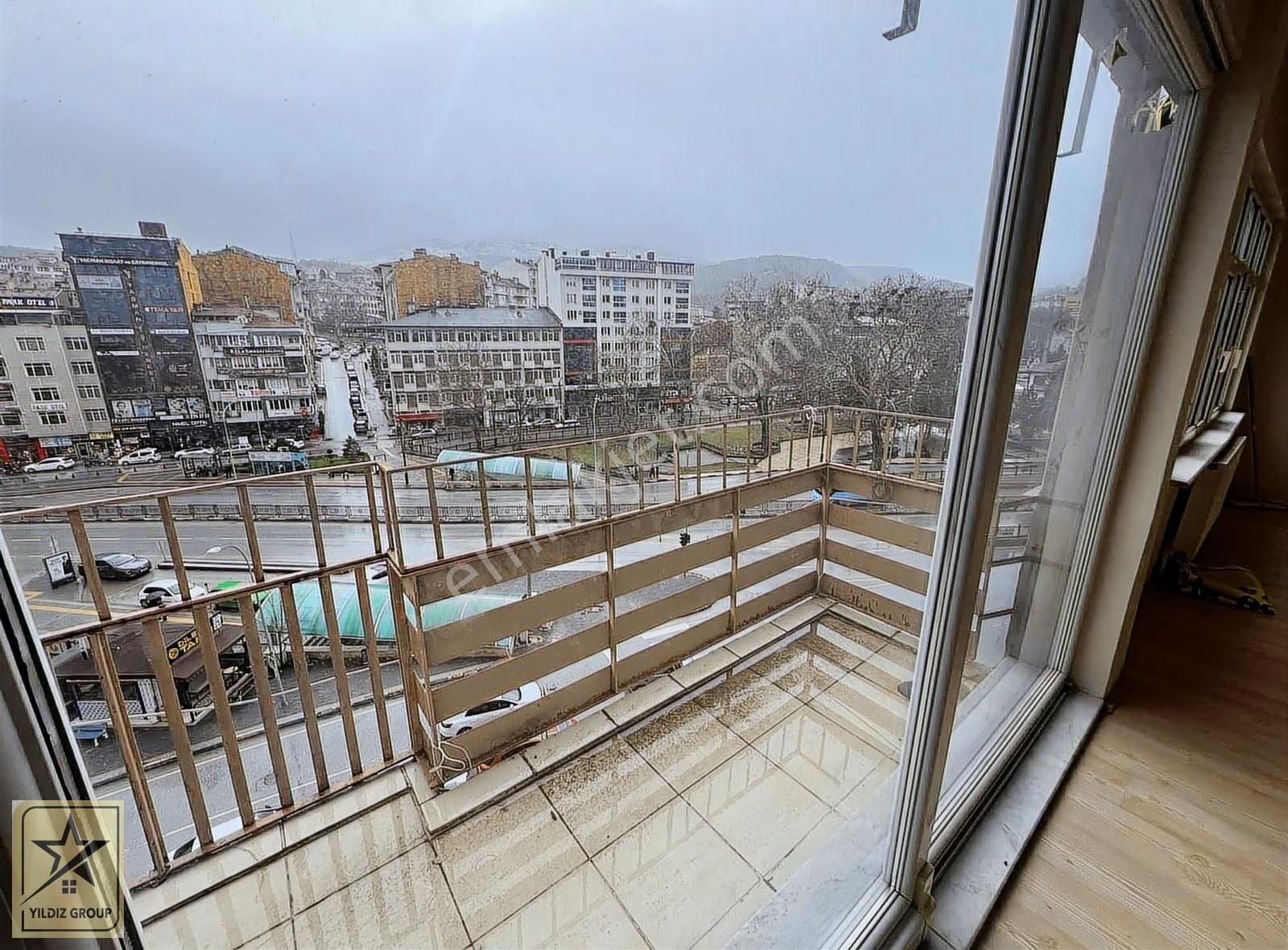 Şehir Merkezinde 2+1 Kiralık Geniş Daire - Görsel 2