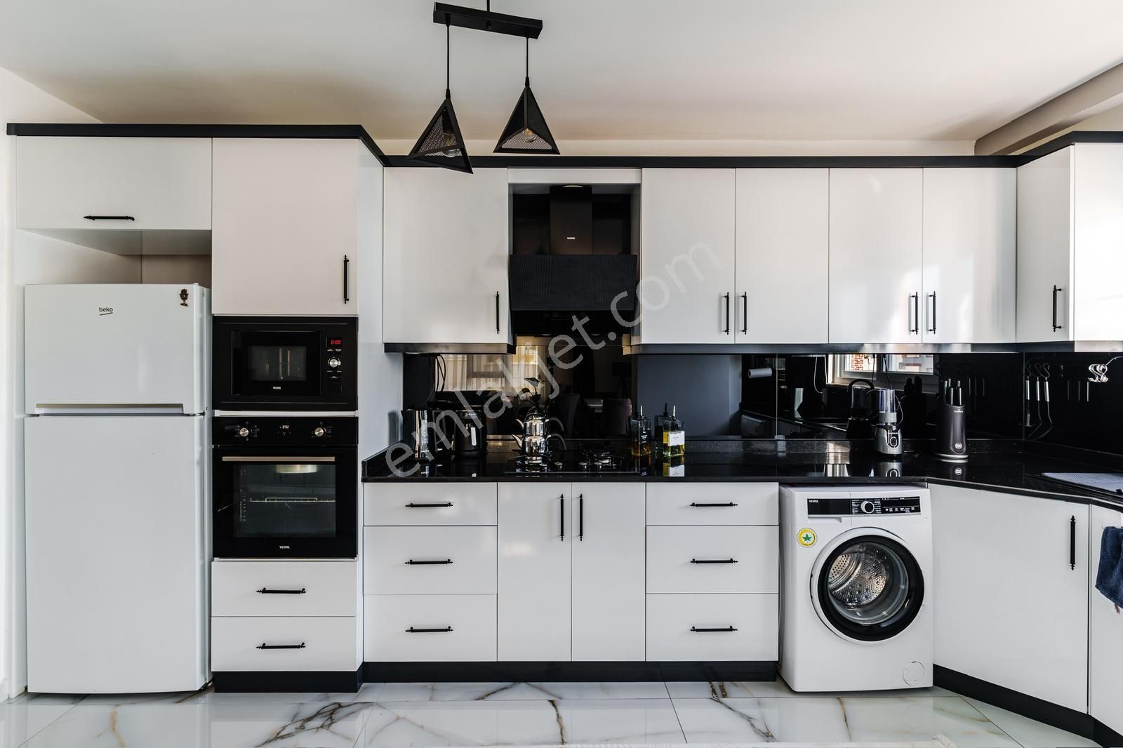 Mahmutlarda Masrafsız Ful Yapılı Denize 2.bina Satılık Daire