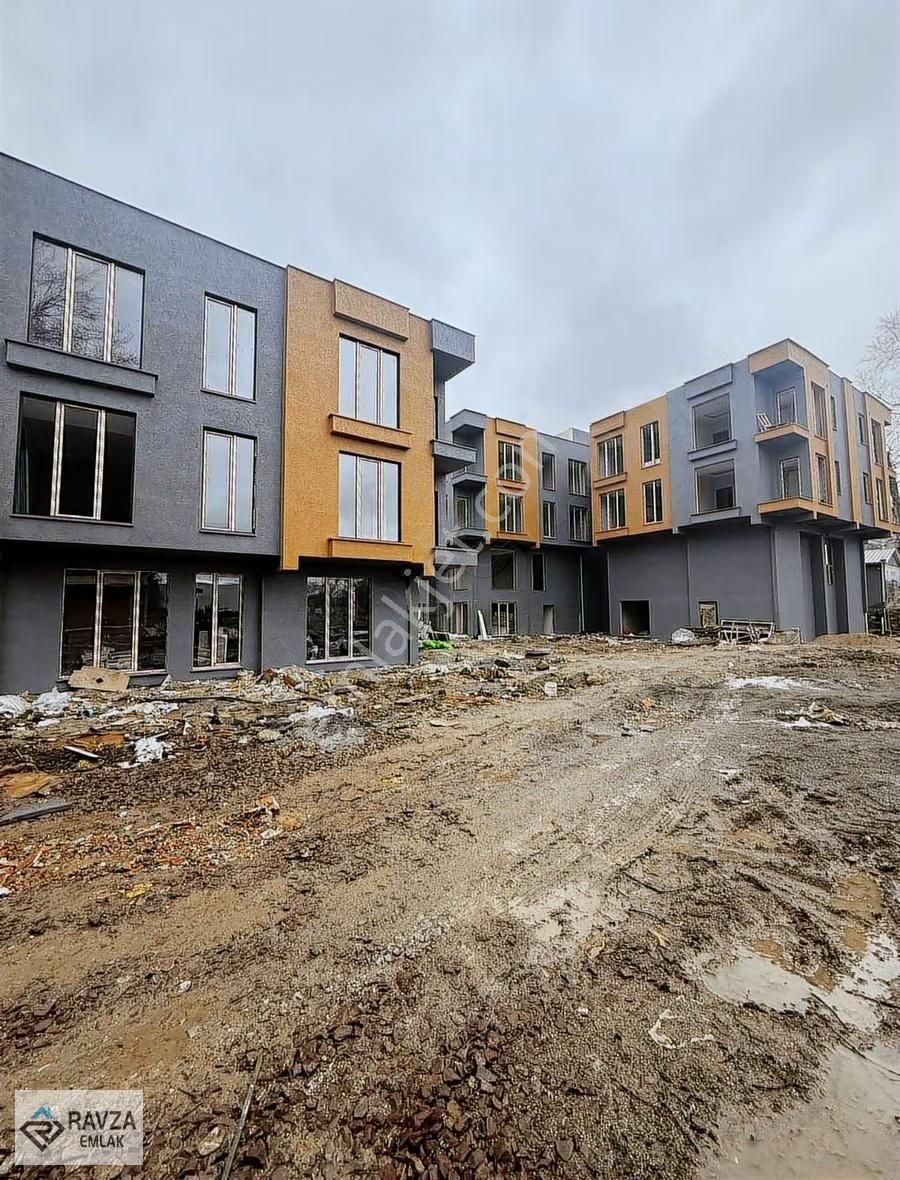 Ravza Emlak'tan 4 Bloklu Site İçerisinde Havuzlu Daire !!
