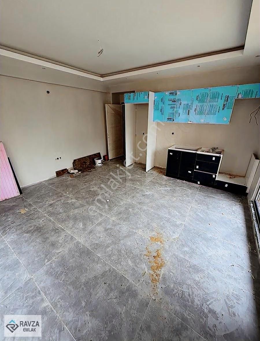 Ravza Emlak'tan 1+1 Geniş Ultra Lüks Sitede Bahçe Kullanımlı!! - Görsel 3
