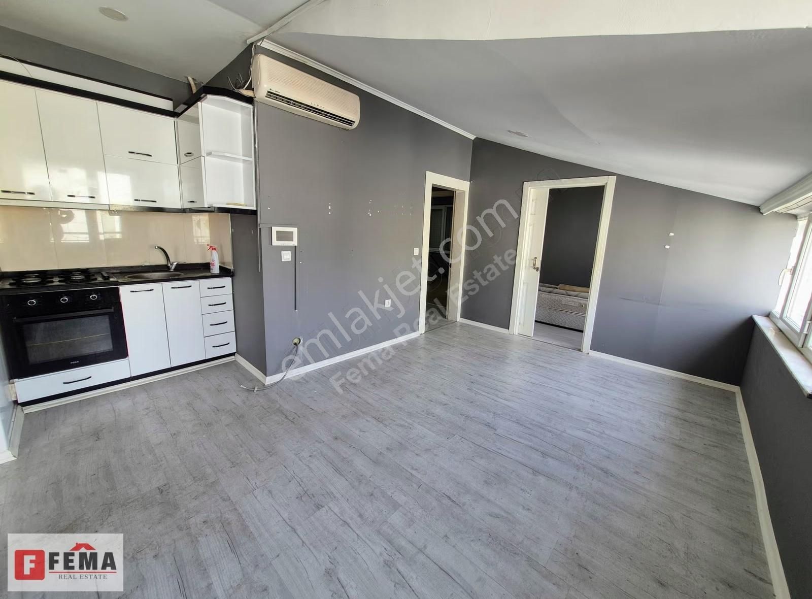 Etiler'de Satılık 2+1 Çatı Dubleksi