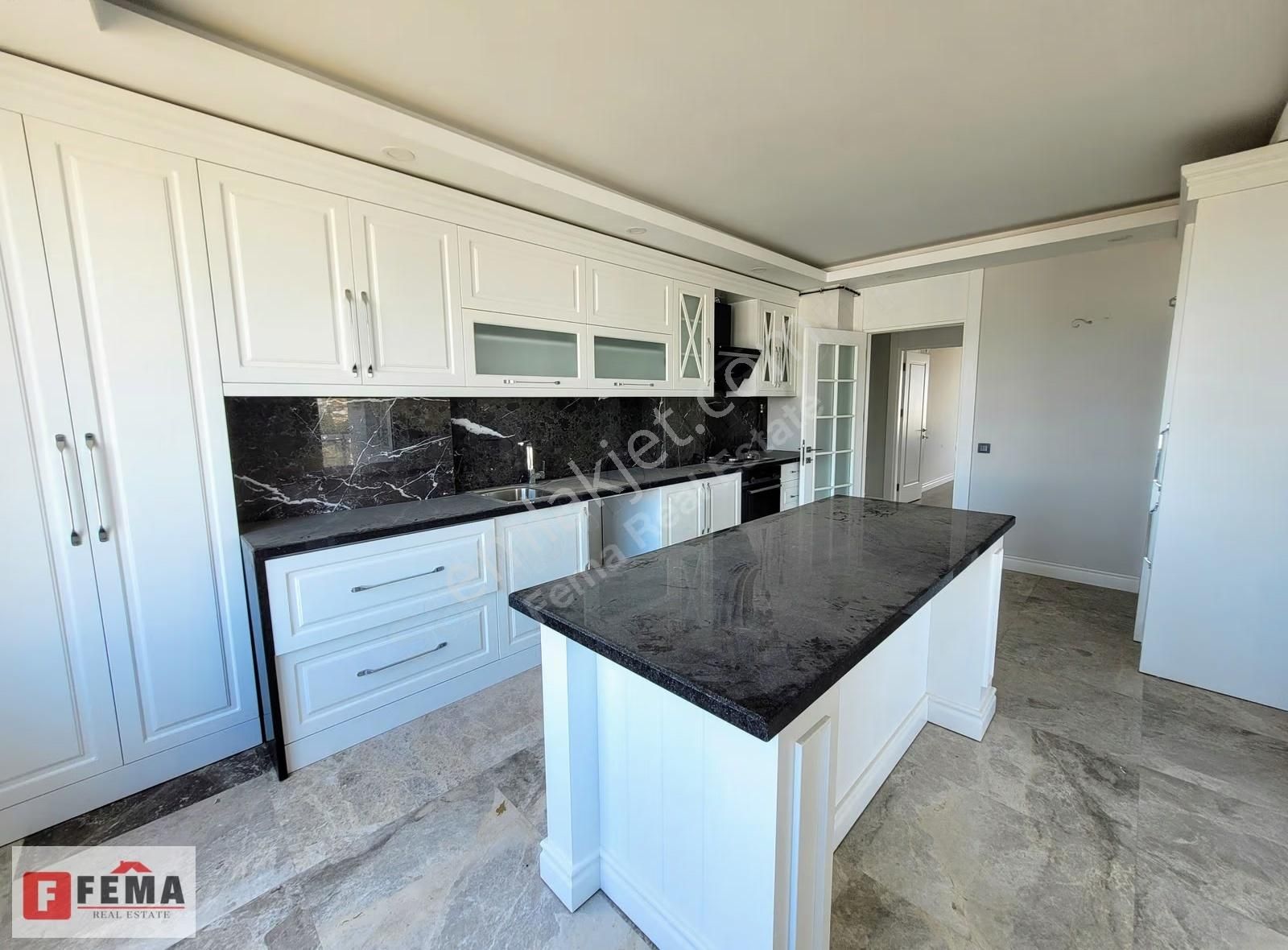 Konyaaltı Plajına Sadece 250 Metre Mesafede Kiralık 3+1 Daire - Görsel 35