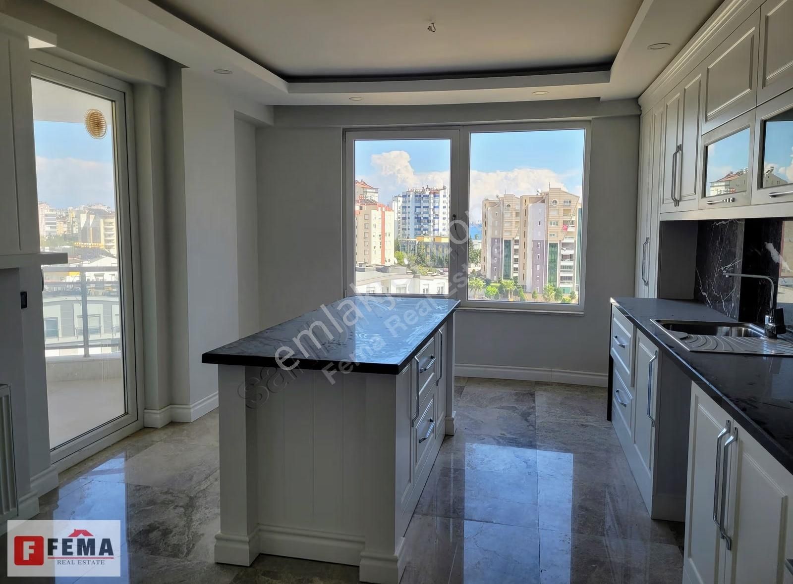 Konyaaltı Plajına Sadece 250 Metre Mesafede Kiralık 3+1 Daire - Görsel 11