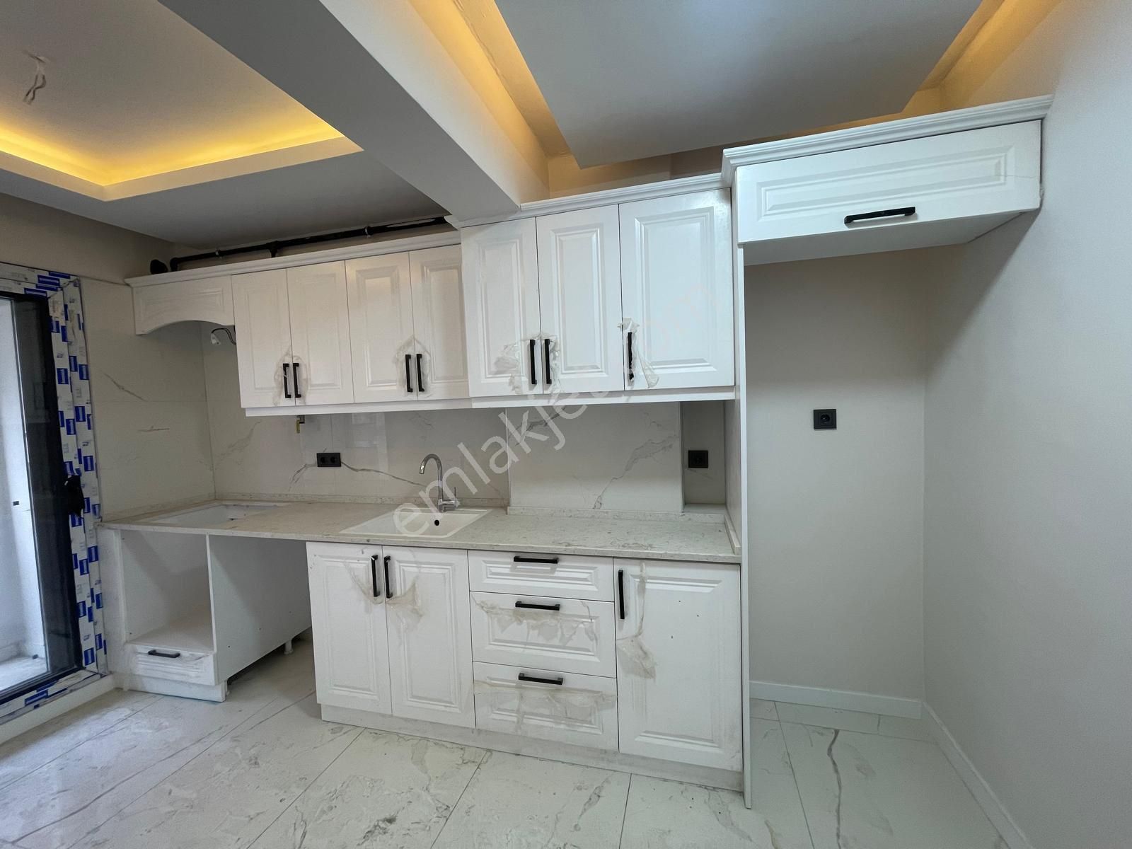 Refet Bele Mah’de 3+1 0 Oturuma Hazır Cadde Yakını Asansörlü Satılık Daire - Görsel 11