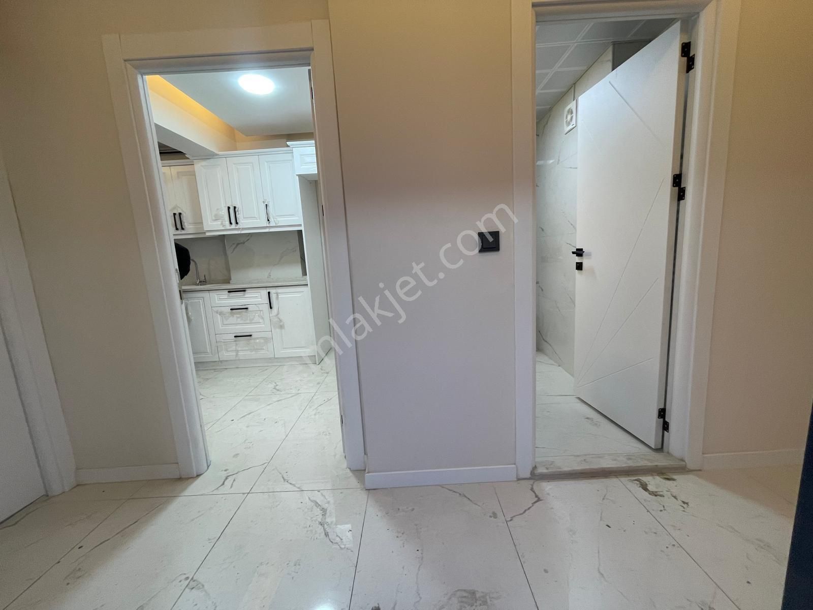 Refet Bele Mah’de 3+1 0 Oturuma Hazır Cadde Yakını Asansörlü Satılık Daire - Görsel 3