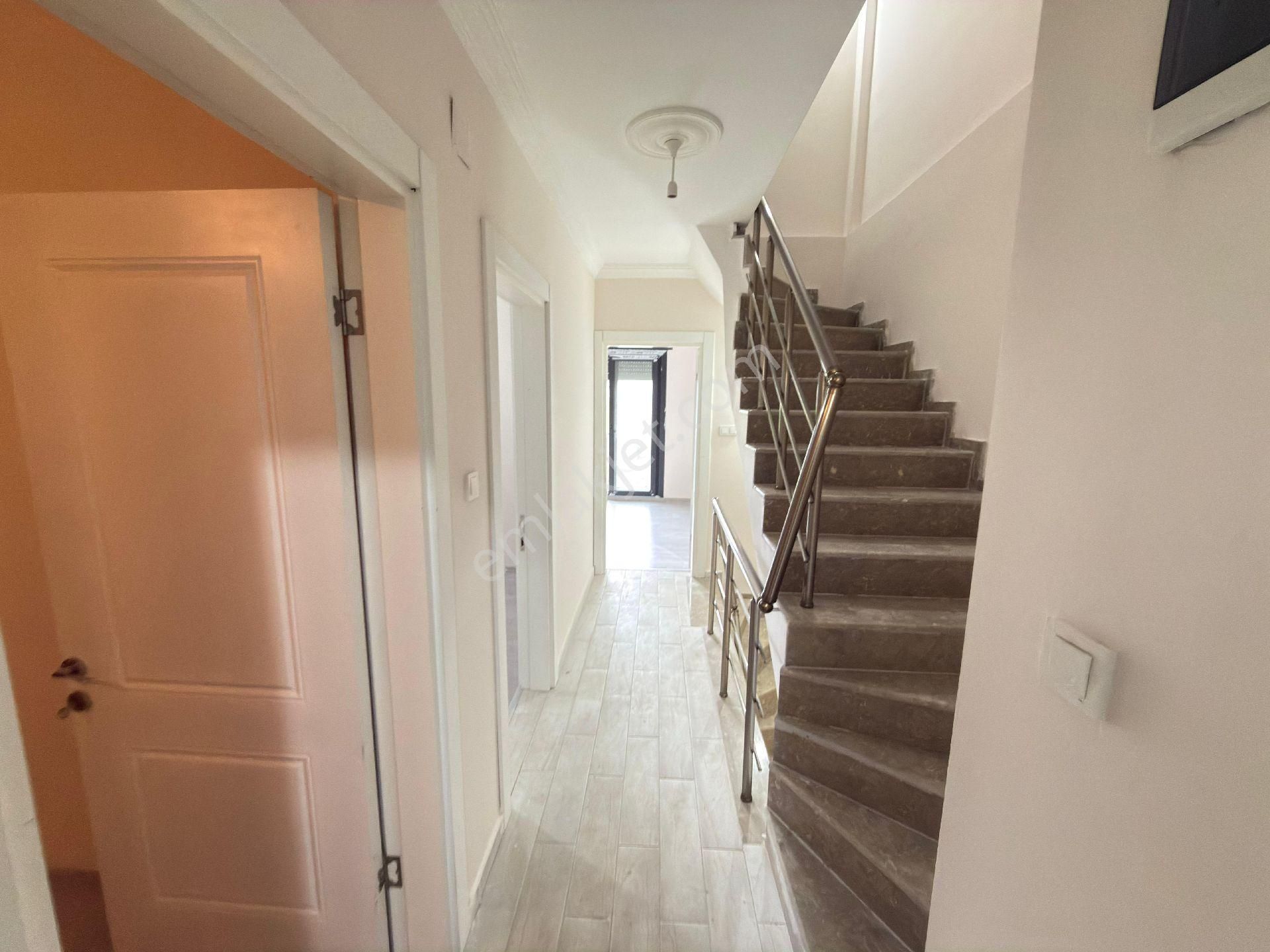 Kuşadası Soğucak’ta Deniz Manzaralı, Havuzlu Site İçerisinde Satılık 4+1 İkiz Villa - Görsel 16