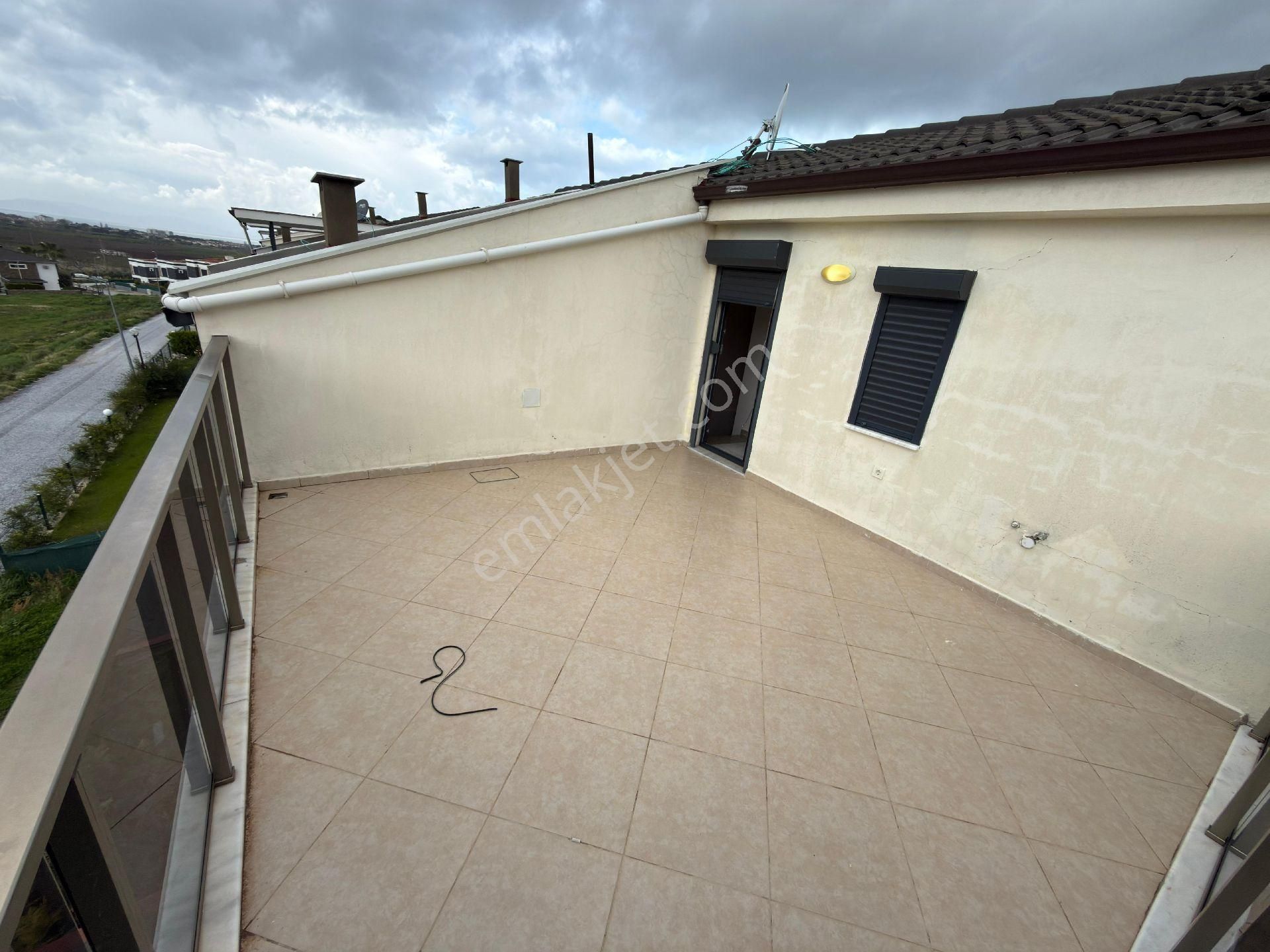 Kuşadası Soğucak’ta Deniz Manzaralı, Havuzlu Site İçerisinde Satılık 4+1 İkiz Villa - Görsel 21