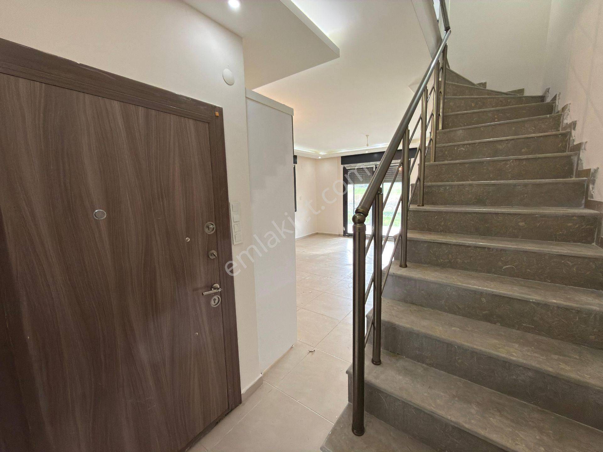 Kuşadası Soğucak’ta Deniz Manzaralı, Havuzlu Site İçerisinde Satılık 4+1 İkiz Villa - Görsel 18