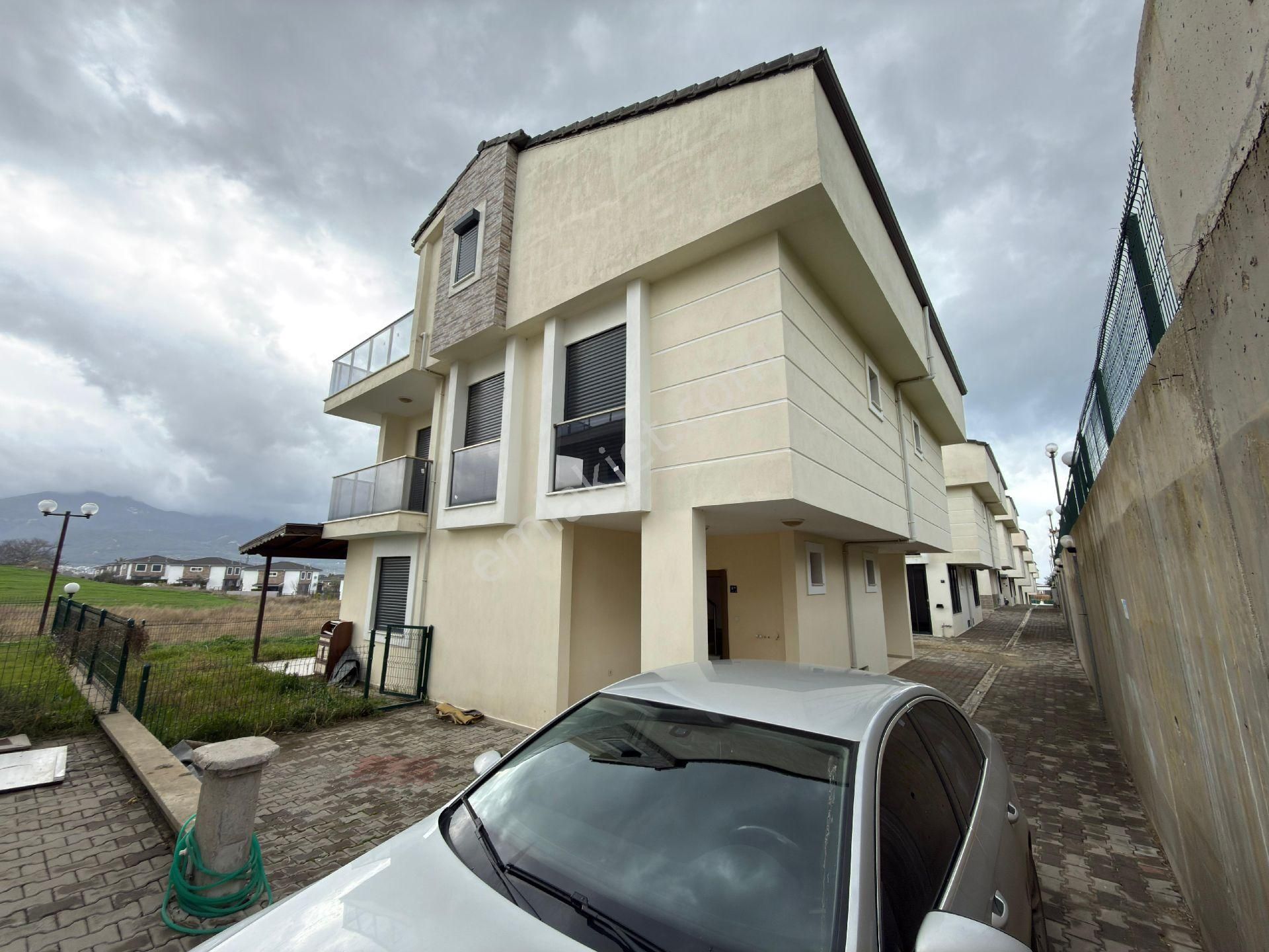 Kuşadası Soğucak’ta Deniz Manzaralı, Havuzlu Site İçerisinde Satılık 4+1 İkiz Villa - Görsel 4